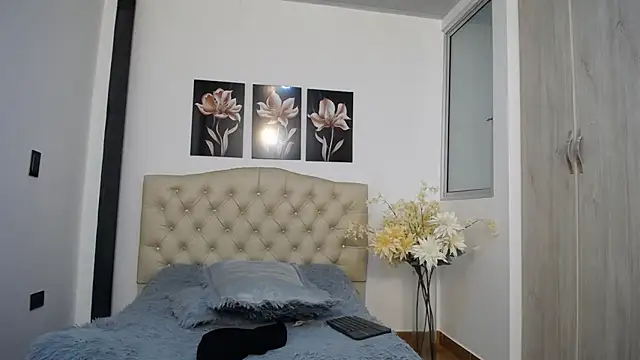 pinky_f00x live XXX chat