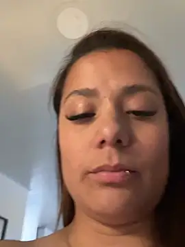 Pretty__Milf 即時 XXX 聊天