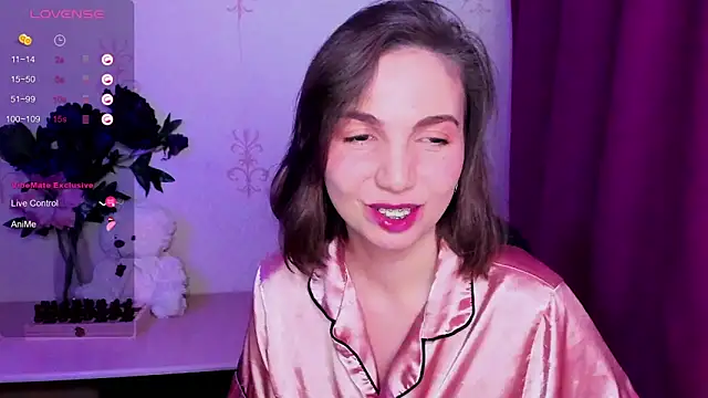 Chat XXX en directo de KindHazelHere_