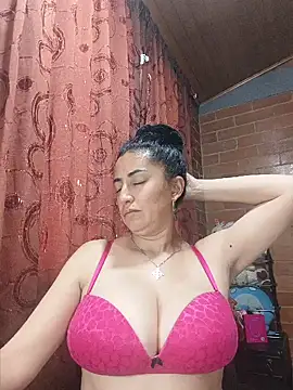 AlexandrinaのライブXXXチャット