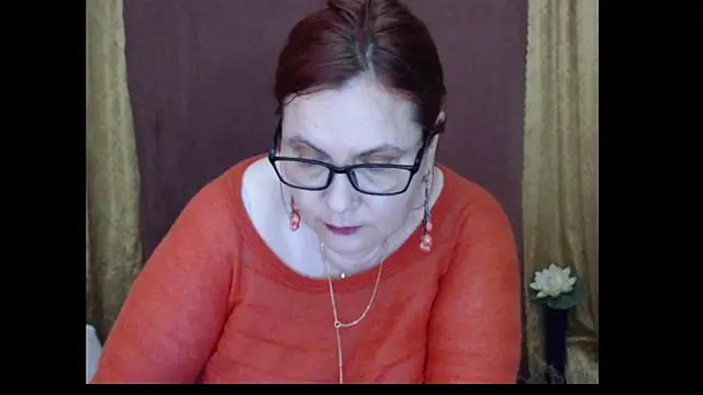 PlayfullMature's Live XXX Chat