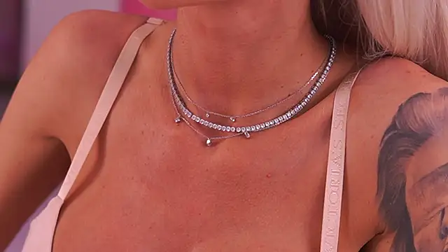 fallingangel élő XXX-chatje