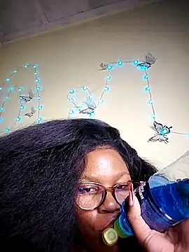 XXX chat uživo modela Seductive_Yellow_Titties