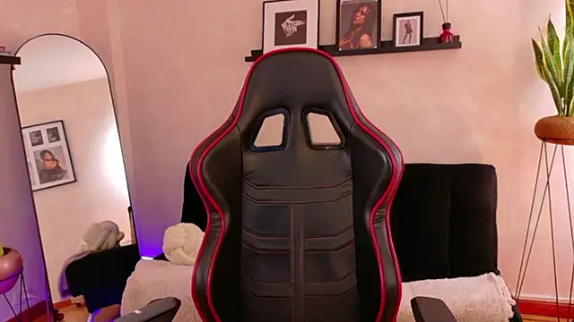 EmmyEvans1 Chat XXX in diretta