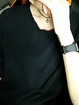 Aashikalaa Adlı Modelin Canlı XXX Sohbeti