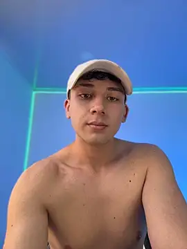 oliver_kyy Adlı Modelin Canlı XXX Sohbeti