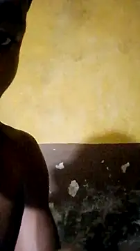 HornyAss_Bitch Adlı Modelin Canlı XXX Sohbeti