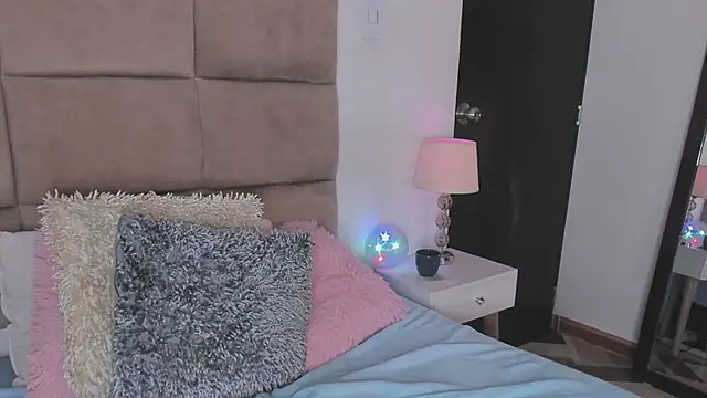 ashleycurvyy Adlı Modelin Canlı XXX Sohbeti