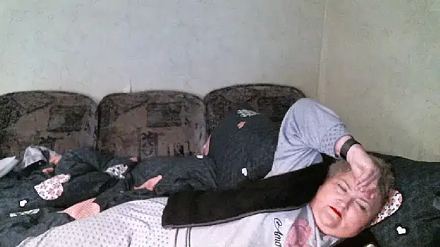 Lana555: διαδικτυακό σόου στην κάμερα