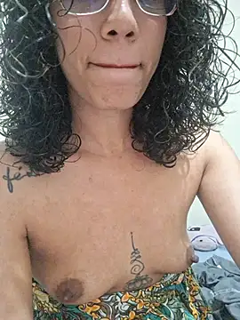 Show de RavenShyfit na webcam