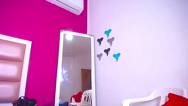 Show de secrett_whore18 na webcam