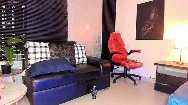 Show modela JhonyMiller_ na web-kameri