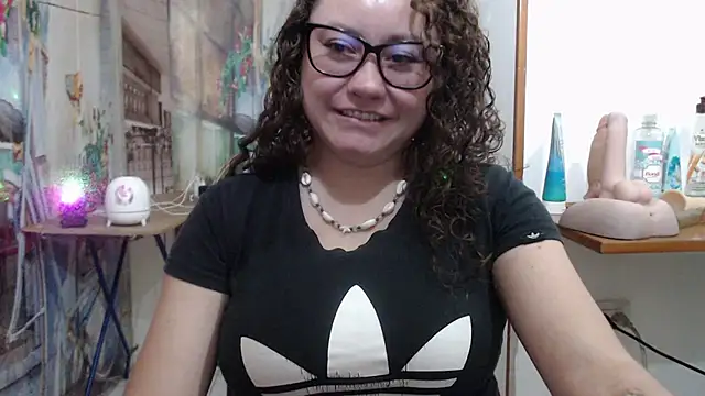 curly_greeneyed – Naživo XXX chat