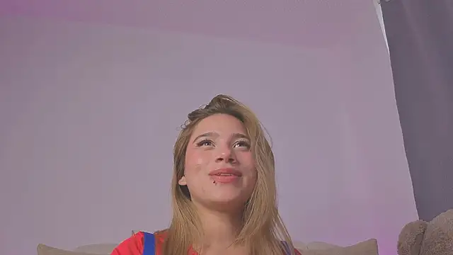 DollfaceInk élő XXX-chatje