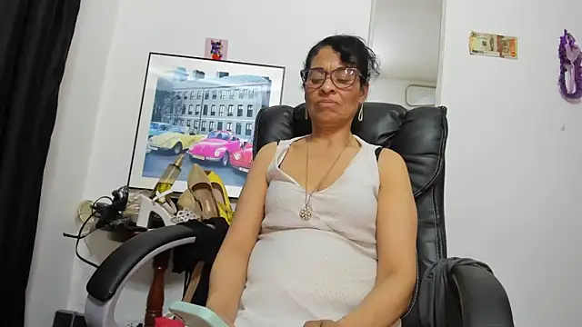 Aries_Mature Show in webcam