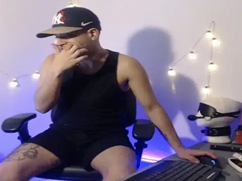 CherryH0ttie Adlı Modelin Canlı XXX Sohbeti