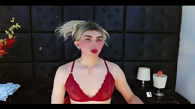 Daniela_Pink_ Adlı Modelin Canlı XXX Sohbeti