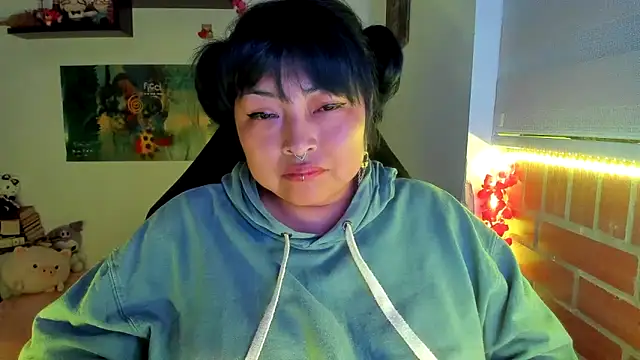 Chat XXX en directo de Shaddycute_