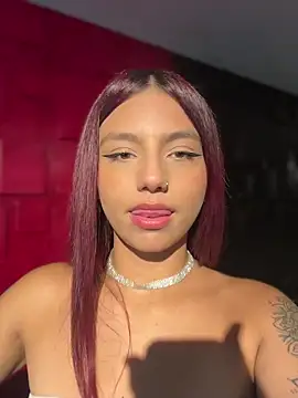 Emily-teen Adlı Modelin Canlı XXX Sohbeti