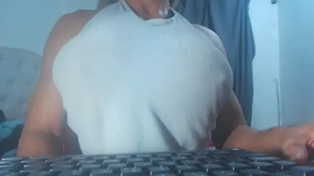 Chat +18 de DanielaMuscleTS ao vivo