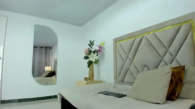 Chat +18 de emily_queen2 ao vivo