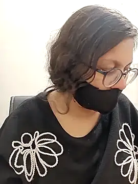 XXX chat uživo modela piryasharma005