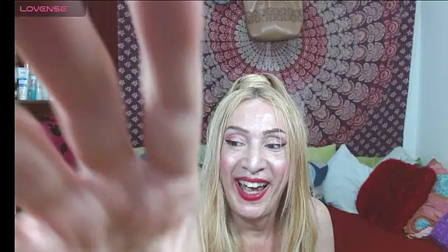 Chat +18 de elena_evans ao vivo