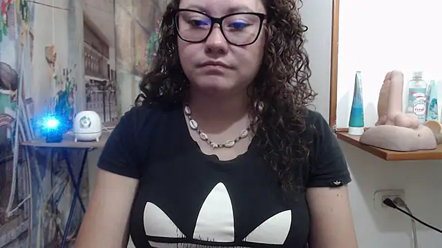 curly_greeneyed 即時 XXX 聊天