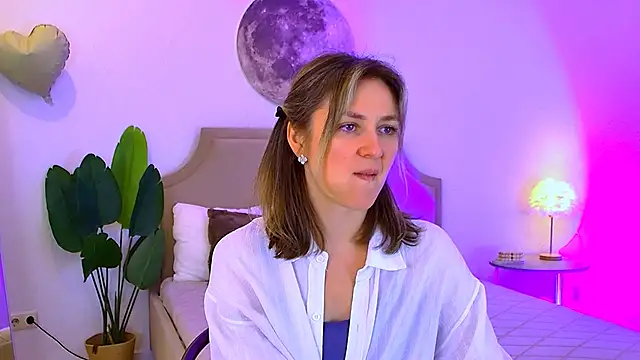 EmeraldGlowのライブXXXチャット