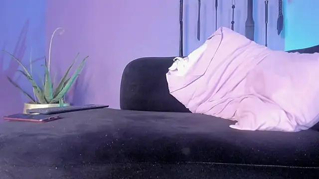 ale_cam élő XXX-chatje