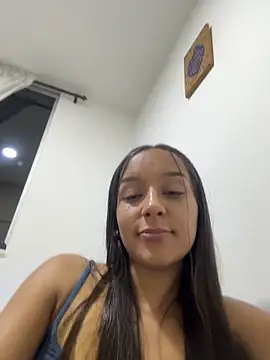 XXX chat uživo modela Brunettecollins05