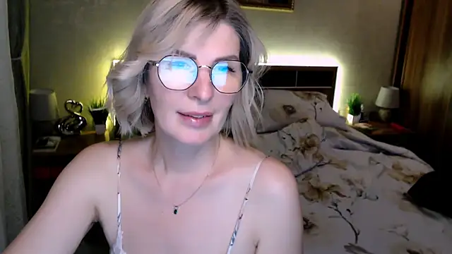 sensualEmilia Live XXX-chat