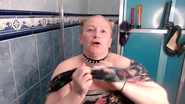 Chat +18 de emperabigbootybigass ao vivo