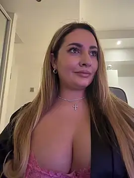 YaaraCollins Chat XXX in diretta