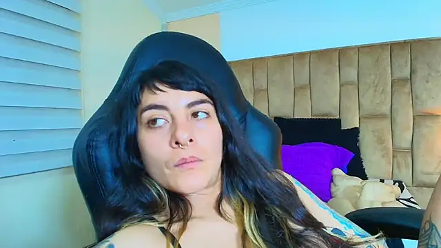 Naughty_Kittenm 即時 XXX 聊天