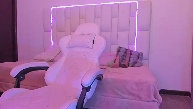 MilkWhore1 Show Webcam