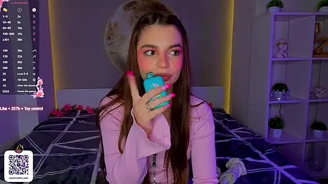 LauraHansil's Live XXX Chat