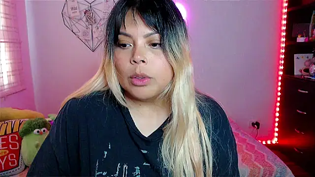 Živý XXX chat EllieMoonX