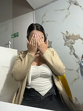 Antonella_Julieta: онлайн-секс-чат