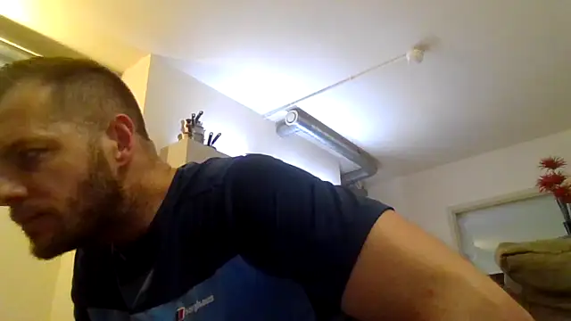 XXX chat uživo modela THE_CHEEKY_ALPHA