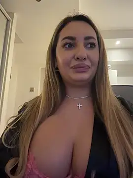 YaaraCollins Chat XXX in diretta