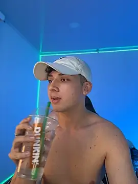 oliver_kyy's Live XXX Chat