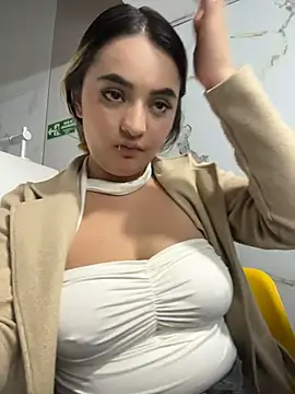 Antonella_Julieta Adlı Modelin Canlı XXX Sohbeti