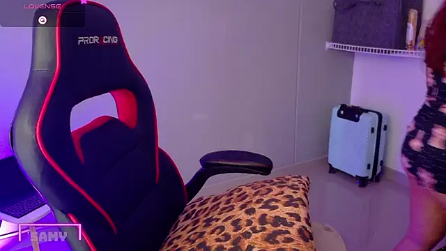 samantha_tattu: διαδικτυακό σόου στην κάμερα