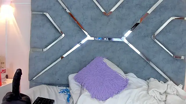 XXX chat uživo modela LucciaPorter