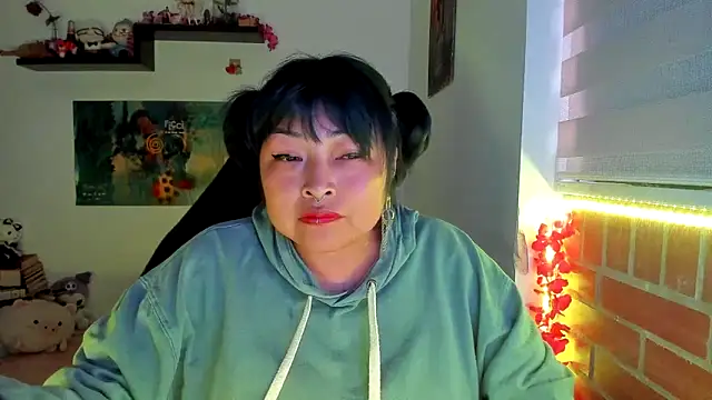 XXX chat uživo modela Shaddycute_