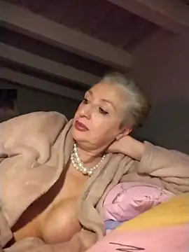 XXX chat uživo modela divinaerotica