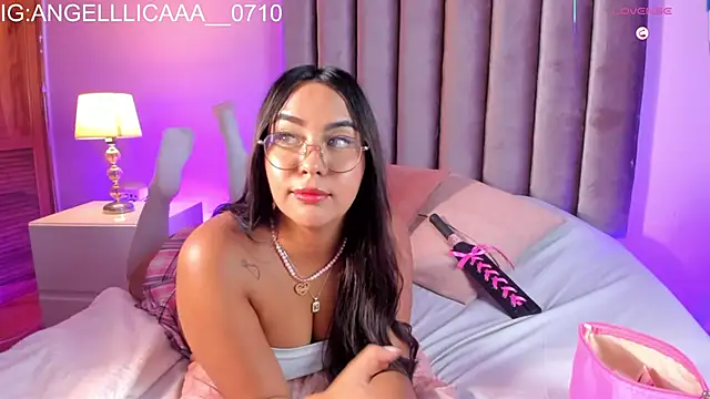 Chat XXX en directo de Little_Angelica18