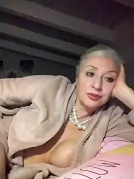 divinaerotica Chat XXX in diretta