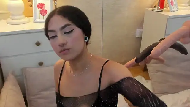 دردشة EllaEvanzz الجنسية المباشرة